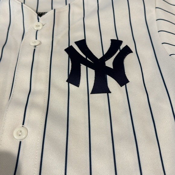 New York Yankees Derek Jeter Jersey - Picture 6 of 8